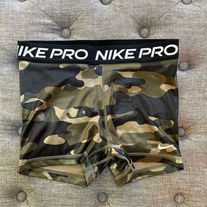 Nike Pro Biker Athletic Dri-Fit Shorts Women’s Camo Small